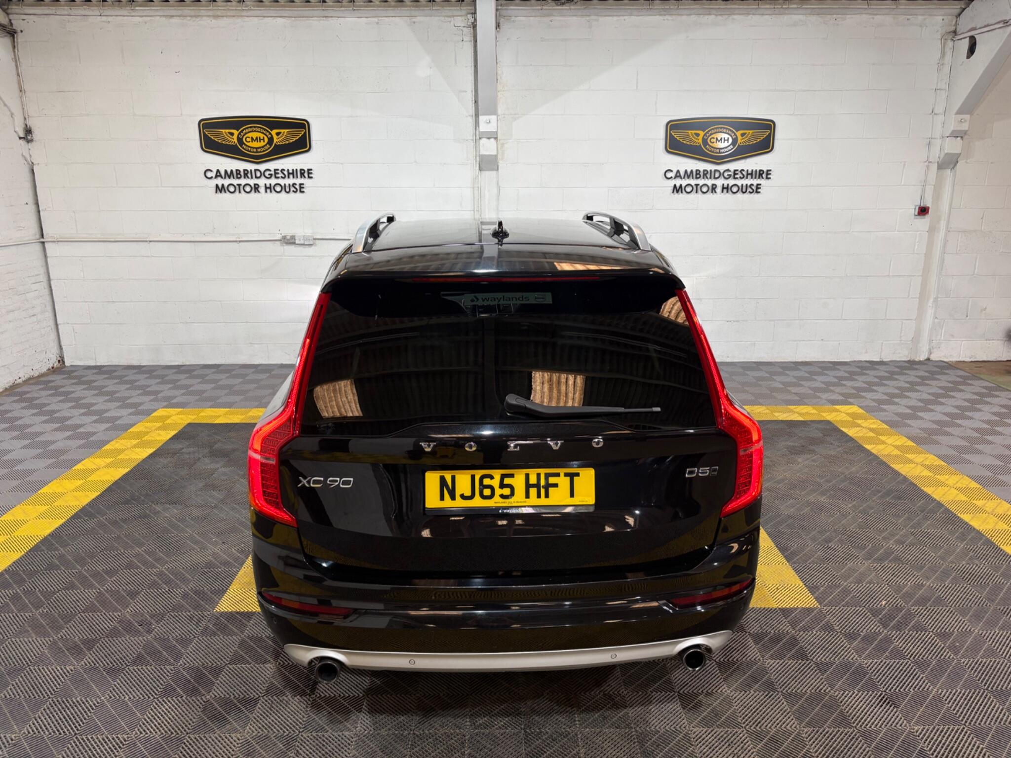 Volvo XC90 view 11