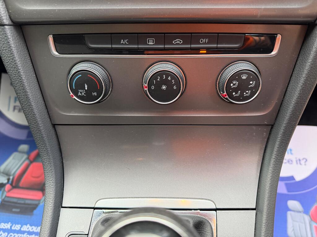 Volkswagen Golf view 17