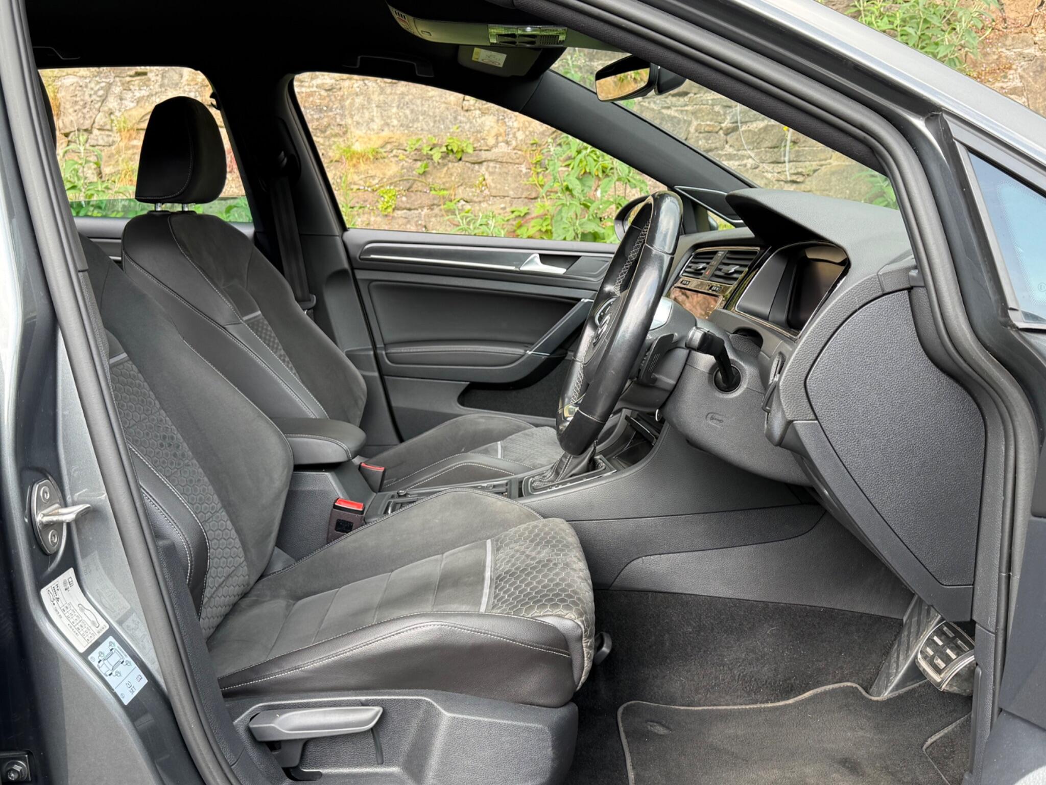 Volkswagen Golf view 13