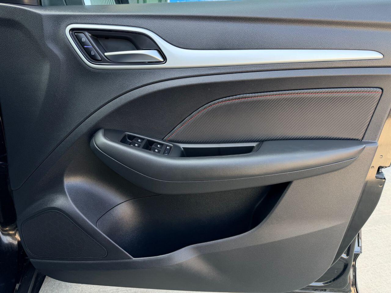 MG ZS view 16