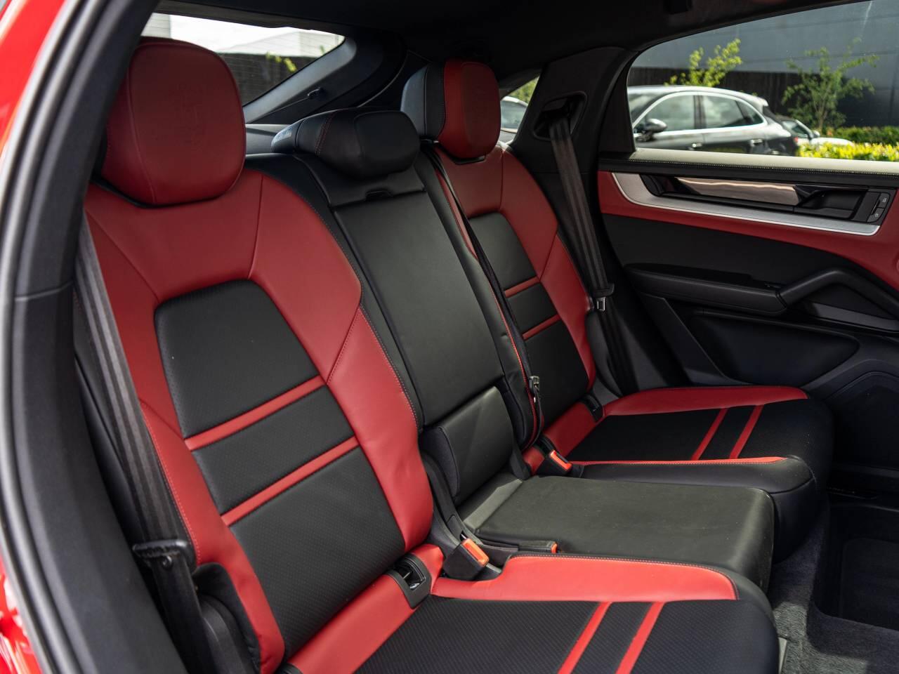 Porsche Cayenne view 40