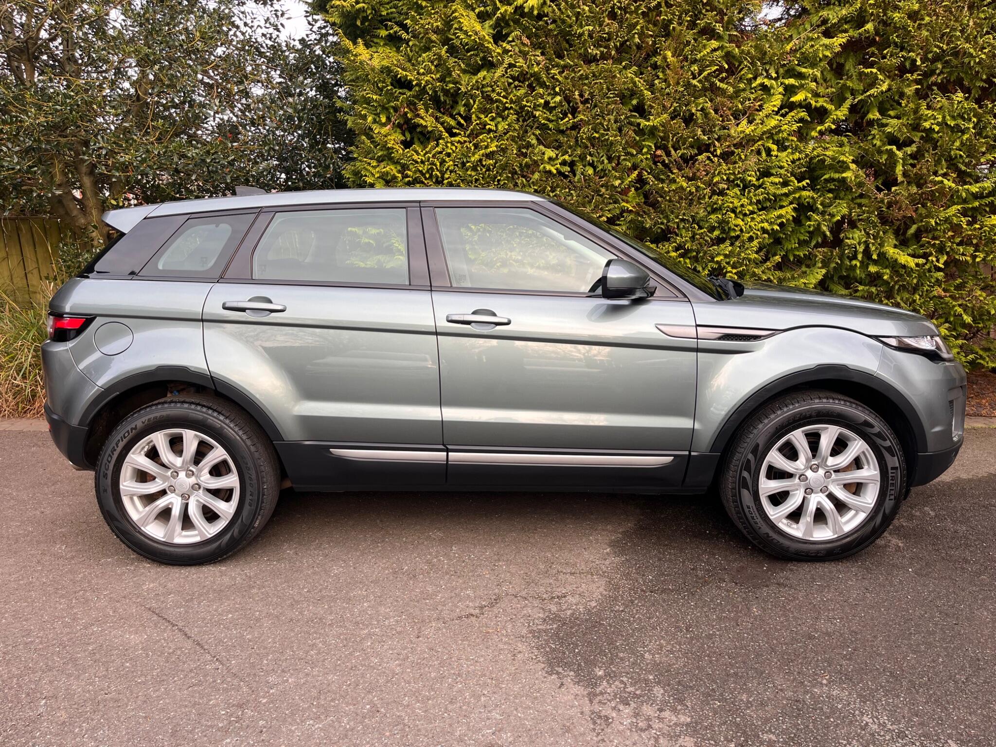 Land Rover Range Rover Evoque view 18