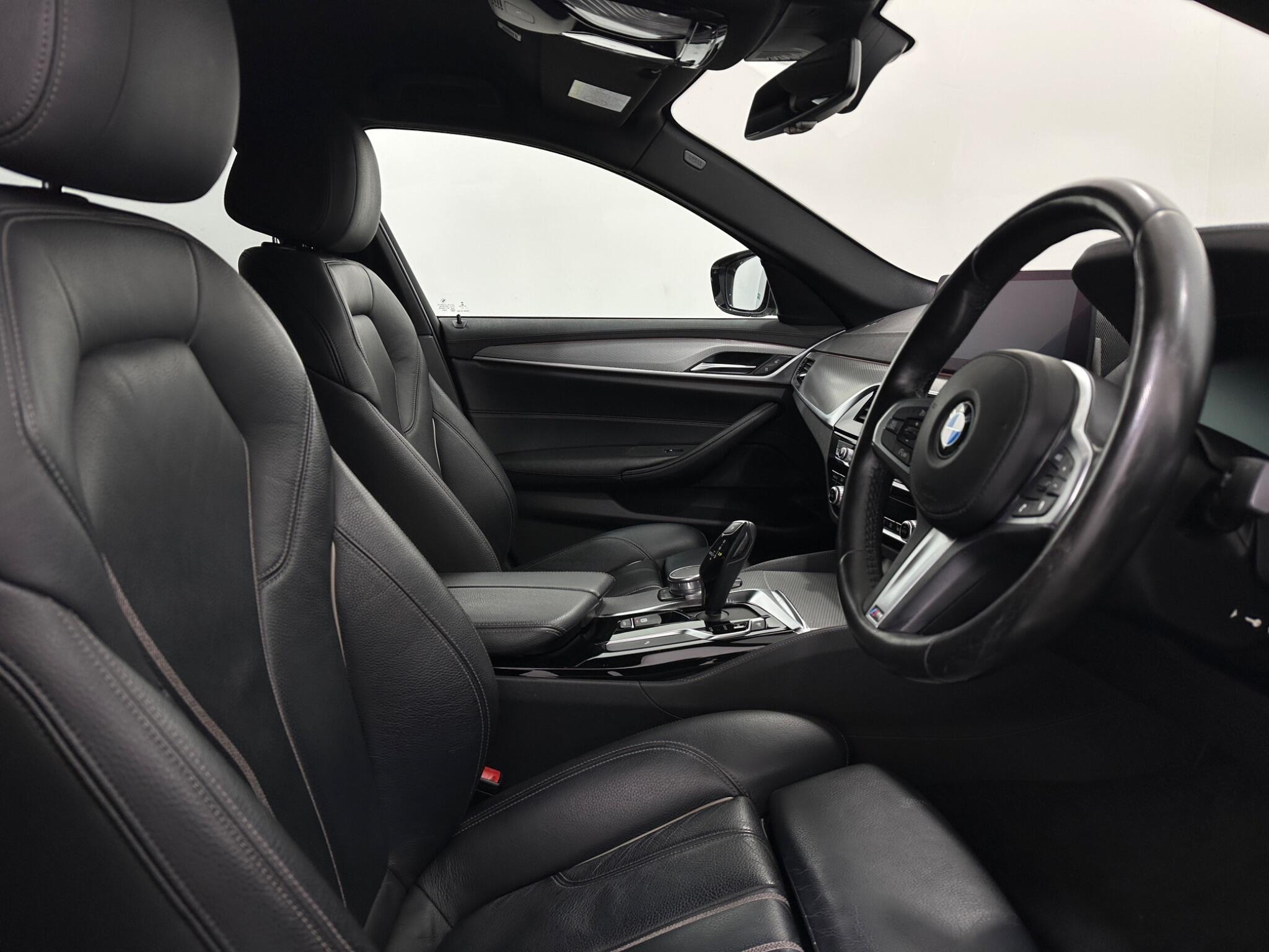 BMW 5 Series view 33