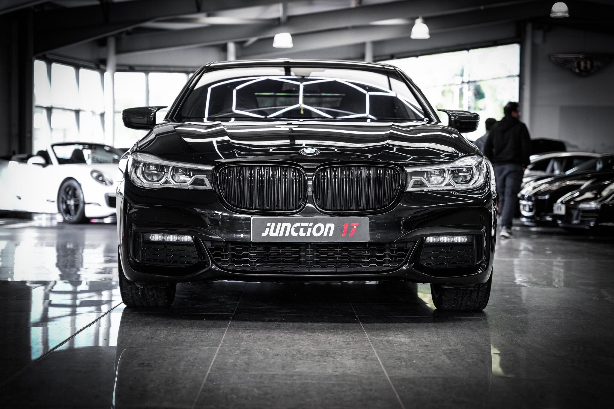 BMW 7 Series view 12