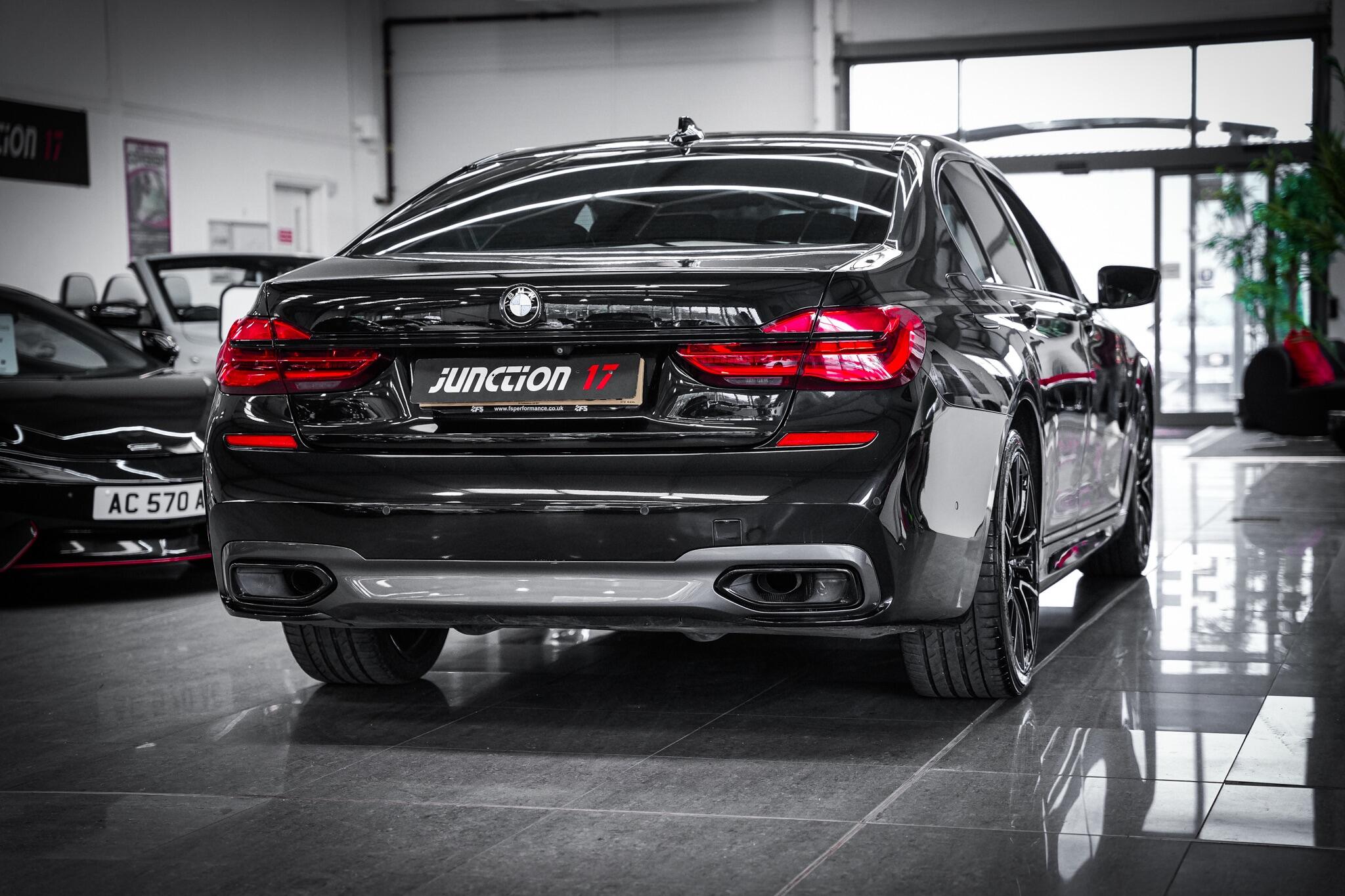 BMW 7 Series view 15
