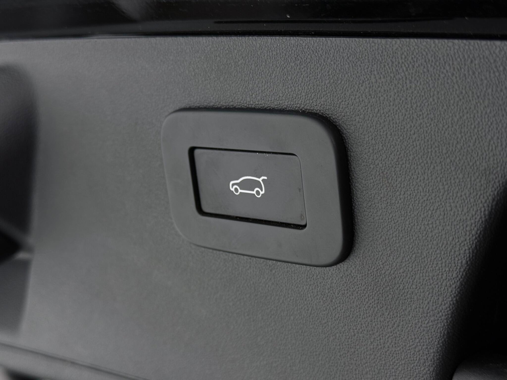 Jaguar E-Pace view 12