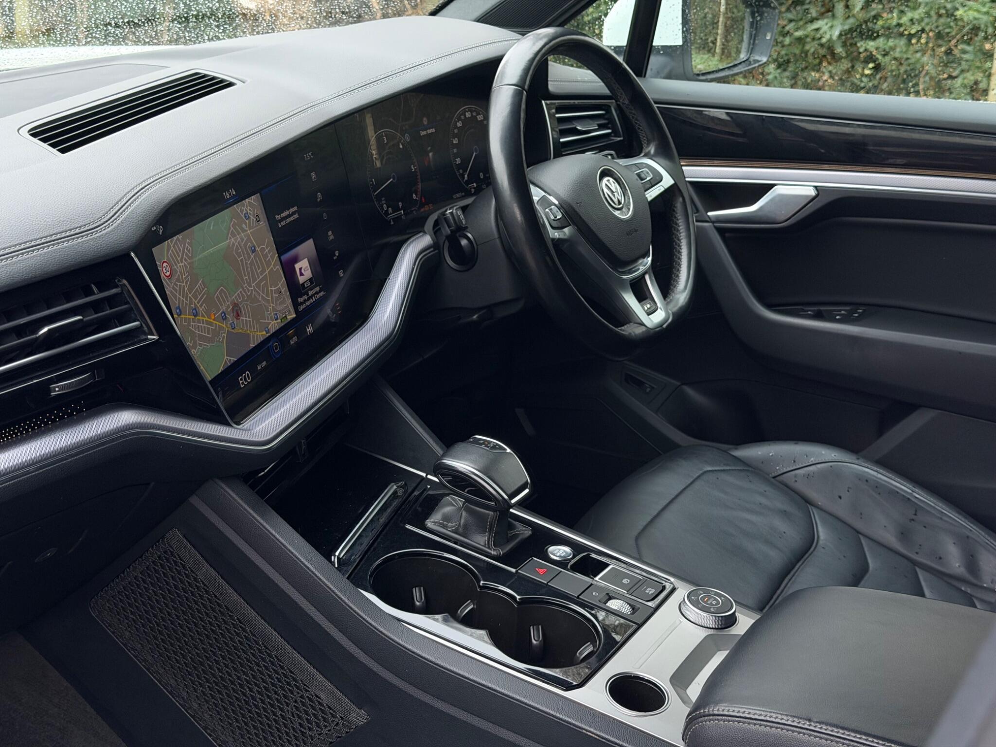 Volkswagen Touareg view 19