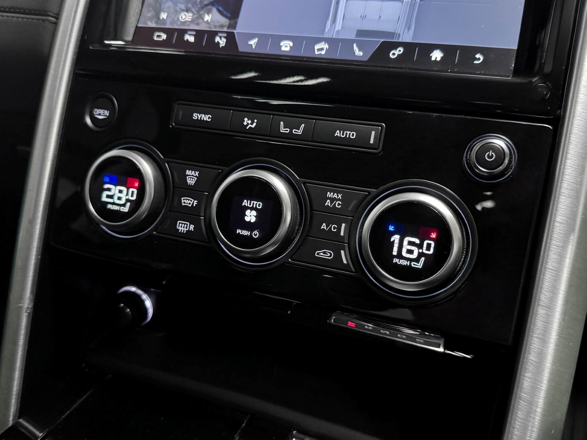 Land Rover Discovery view 40