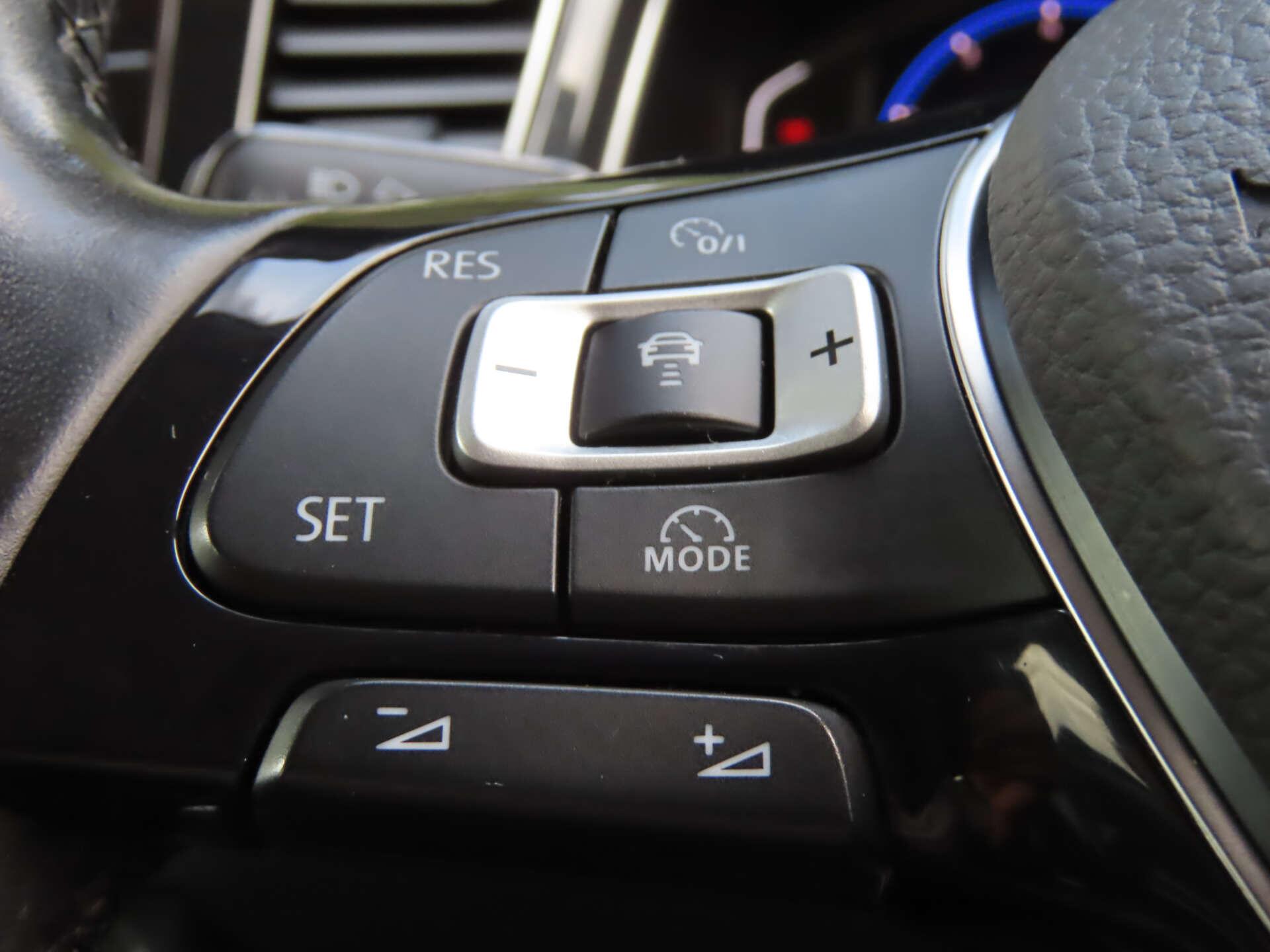 Volkswagen T-Roc view 14