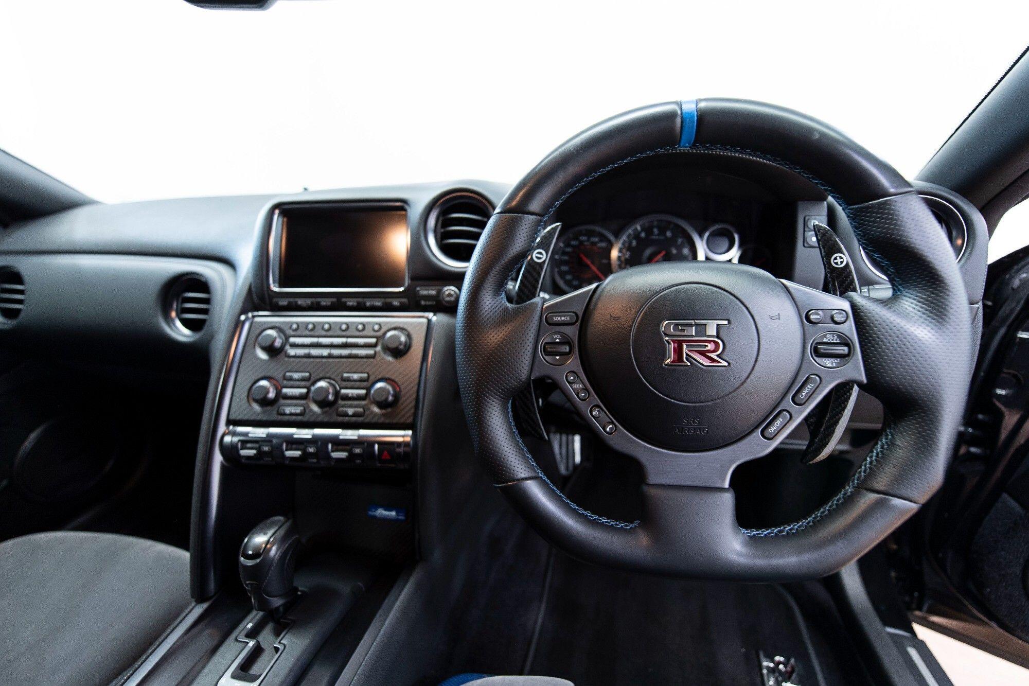 Nissan GT-R view 11