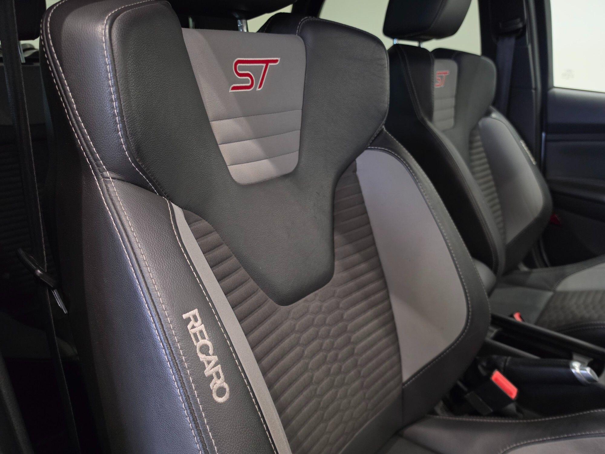 Ford Focus view 22