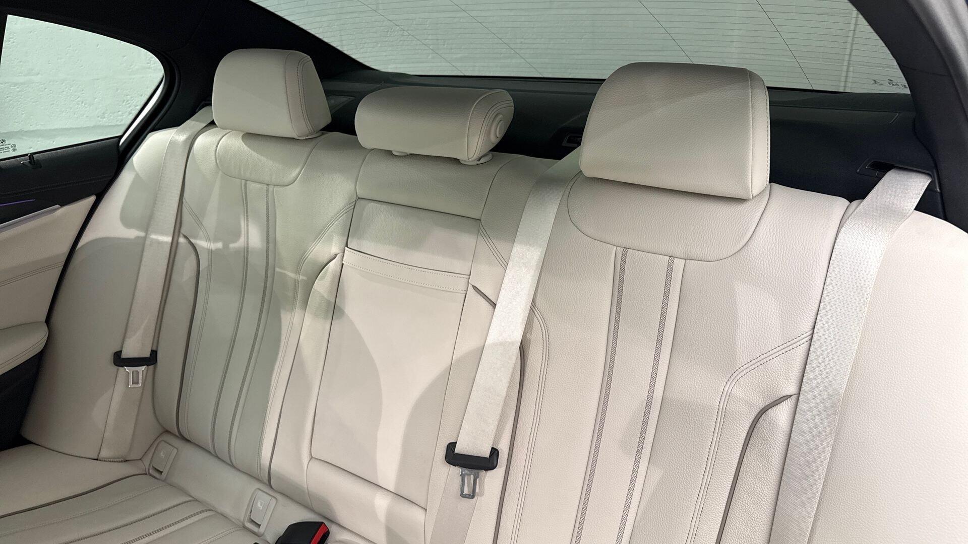 BMW 5 Series view 12