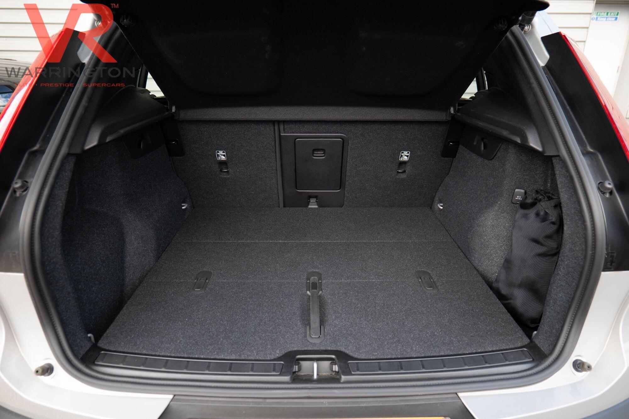Volvo XC40 view 16