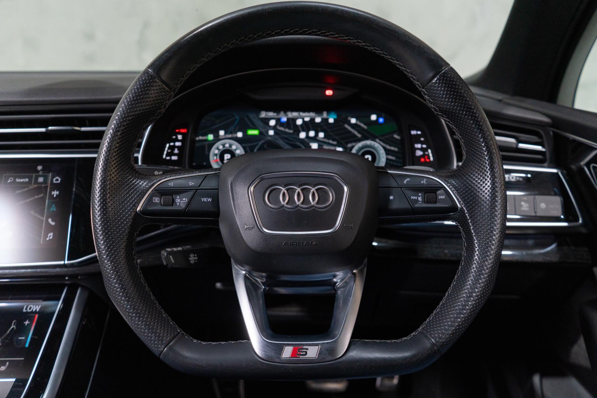 Audi Q7 view 26