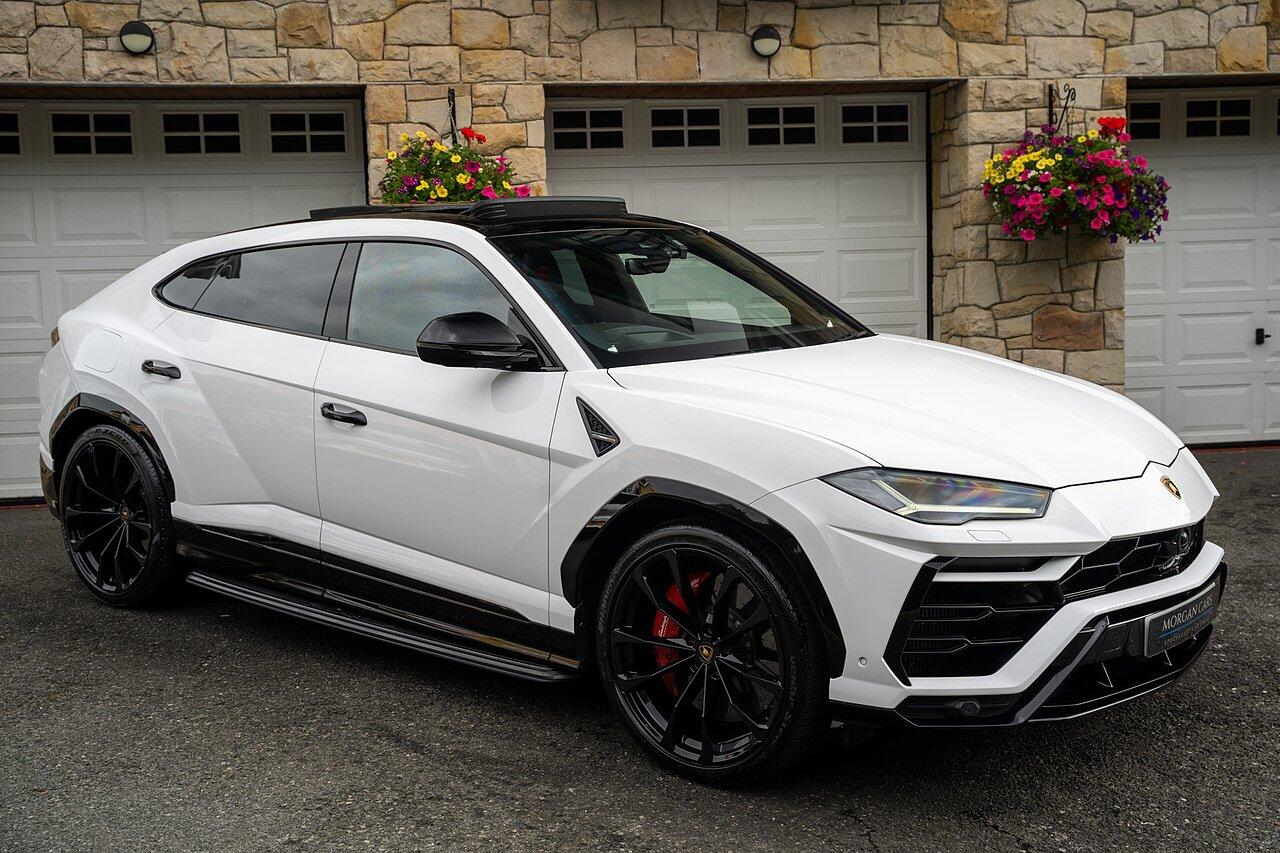 Lamborghini Urus view 2