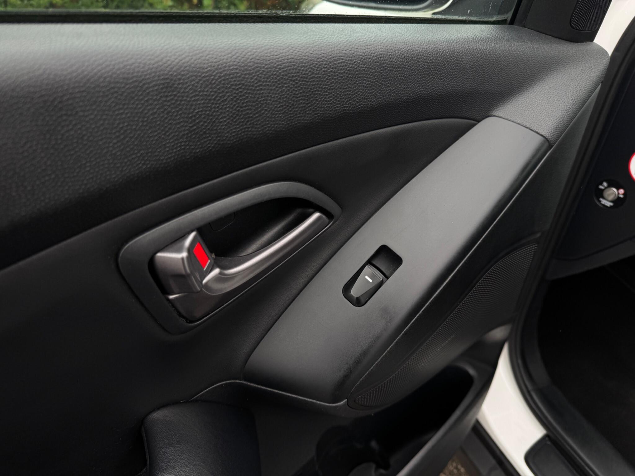 Hyundai Ix35 view 34