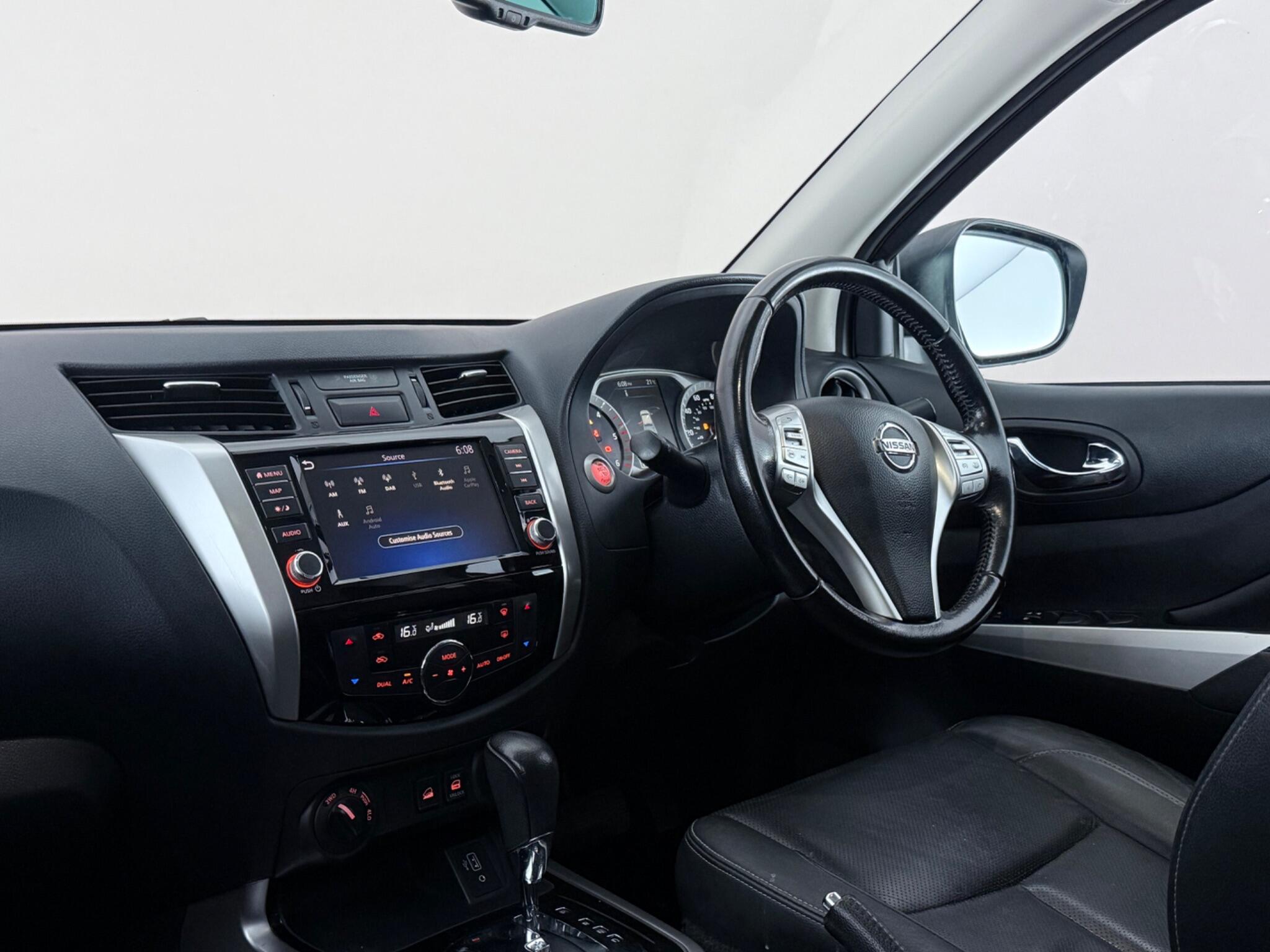 Nissan Navara view 4