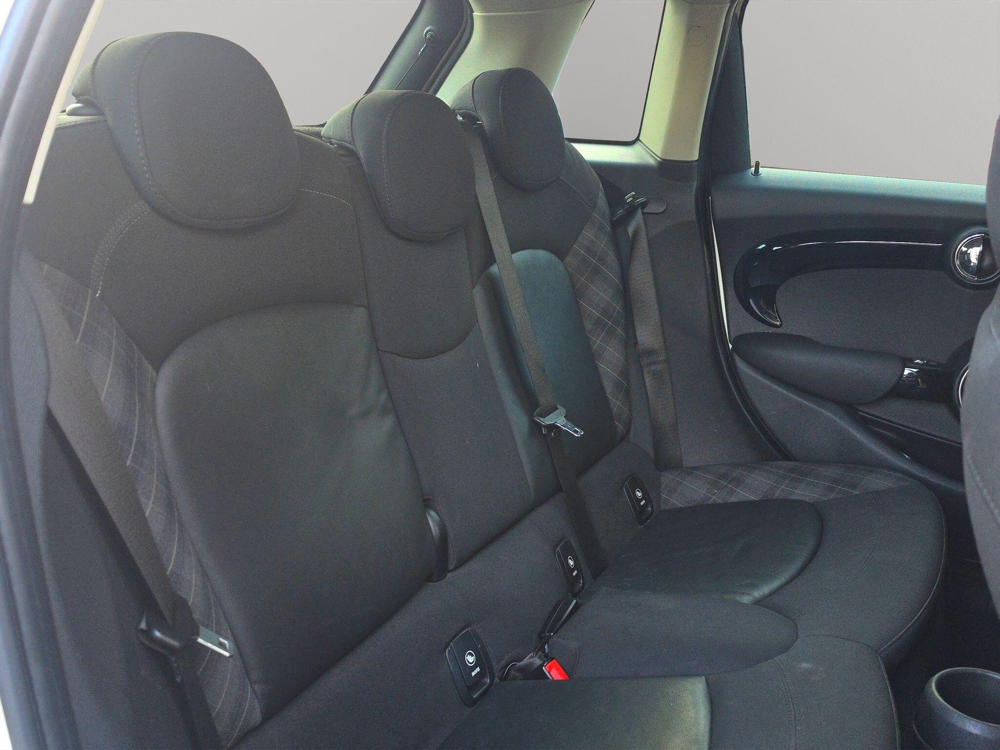 Mini Cooper view 12