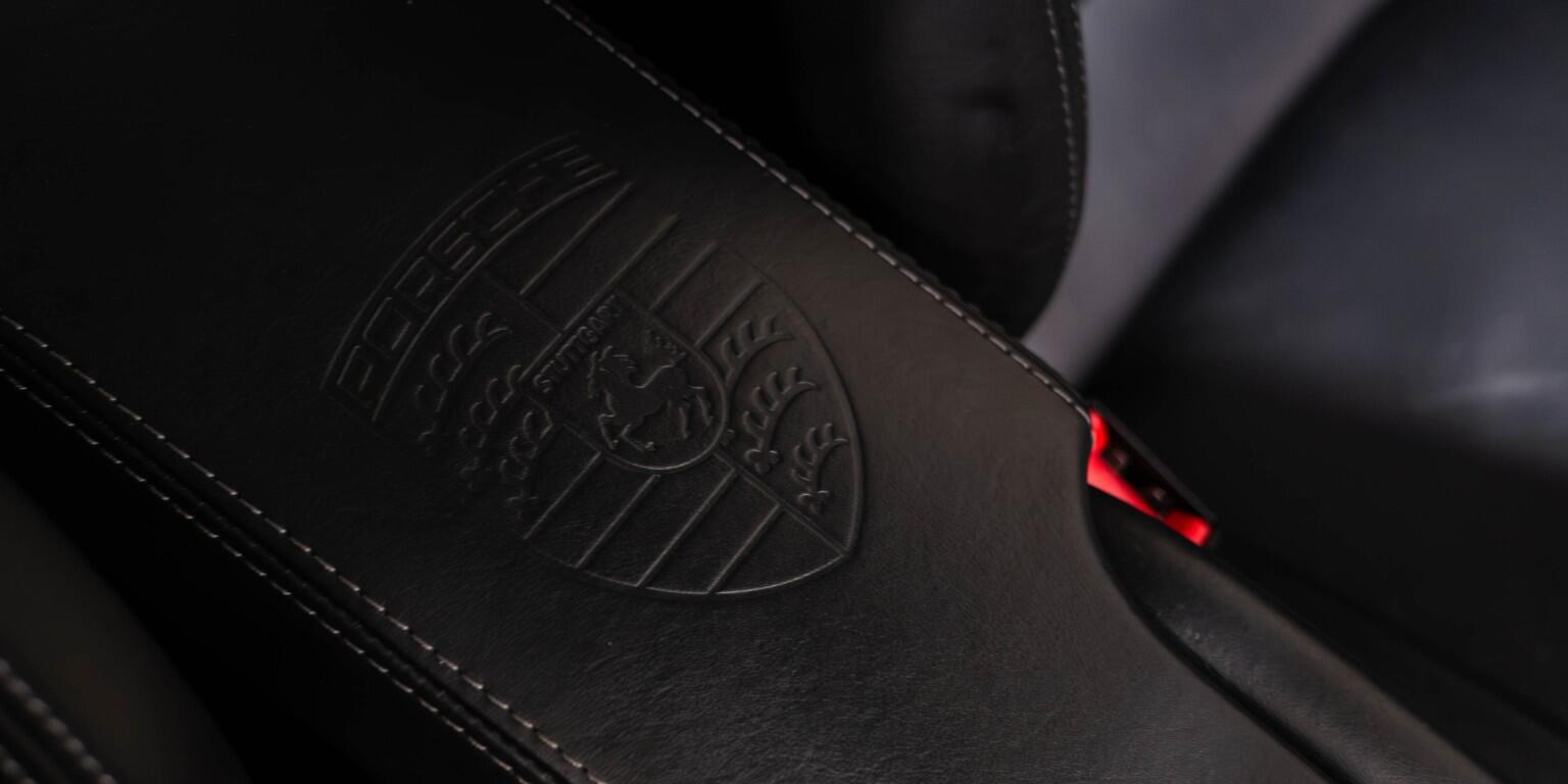 Porsche 911 view 34