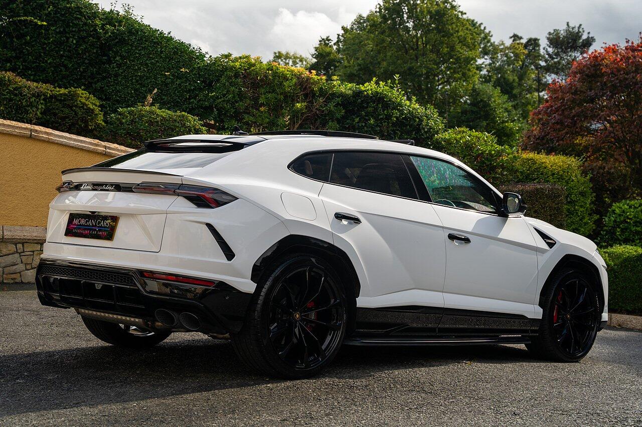 Lamborghini Urus view 93