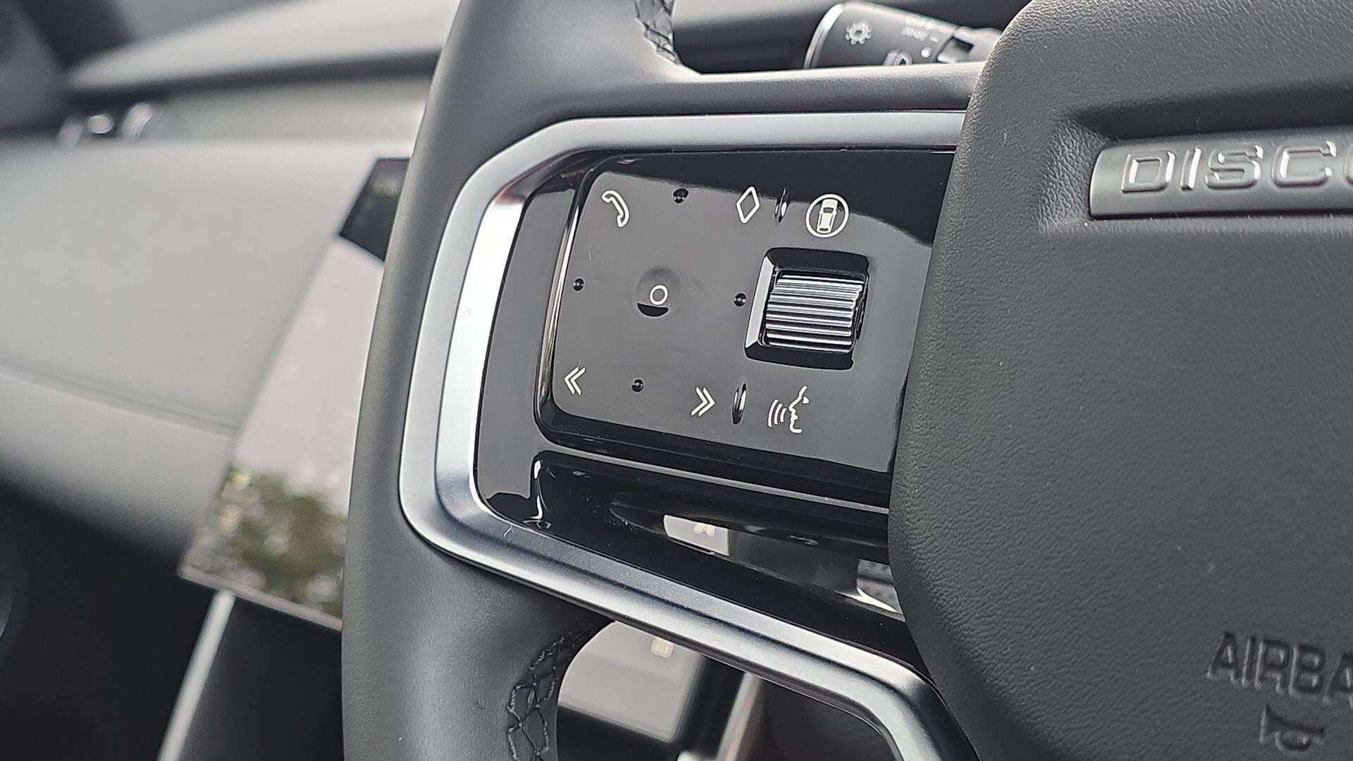Land Rover Discovery Sport view 29