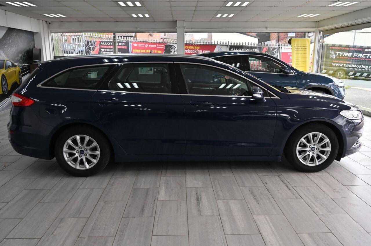 Ford Mondeo view 3
