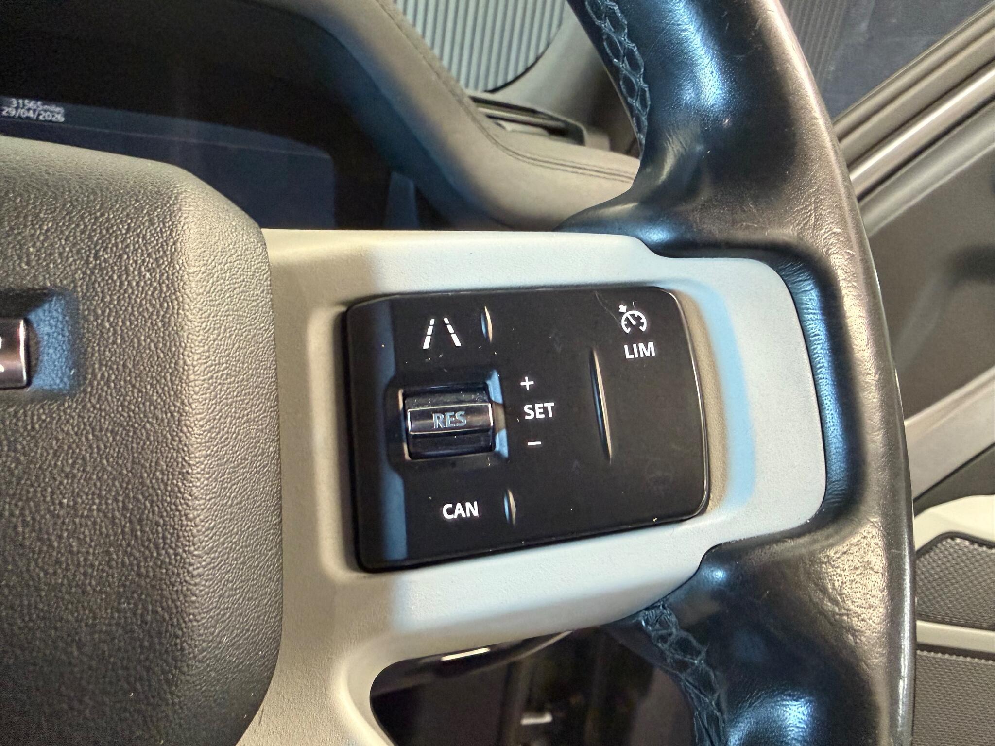Land Rover Defender view 35