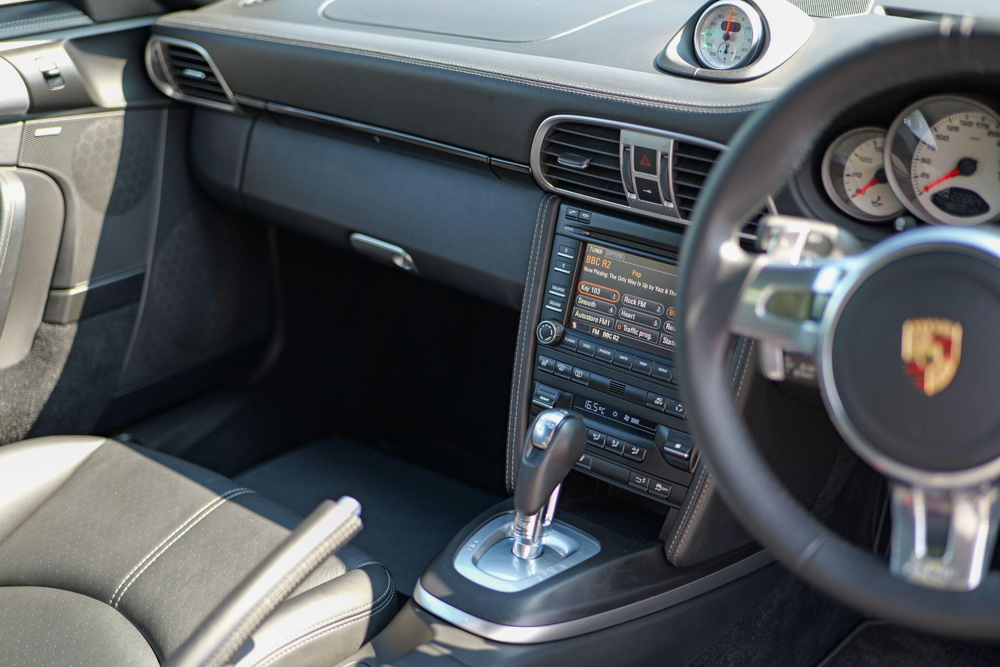 Porsche 911 view 17