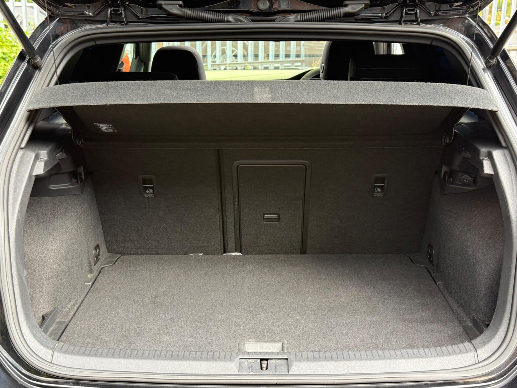 Volkswagen Golf view 23