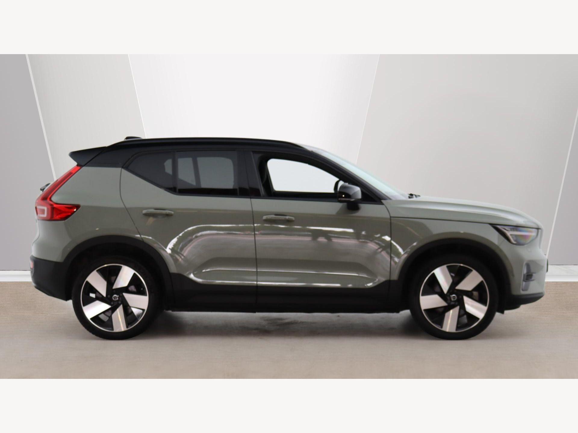 Volvo XC40 view 3