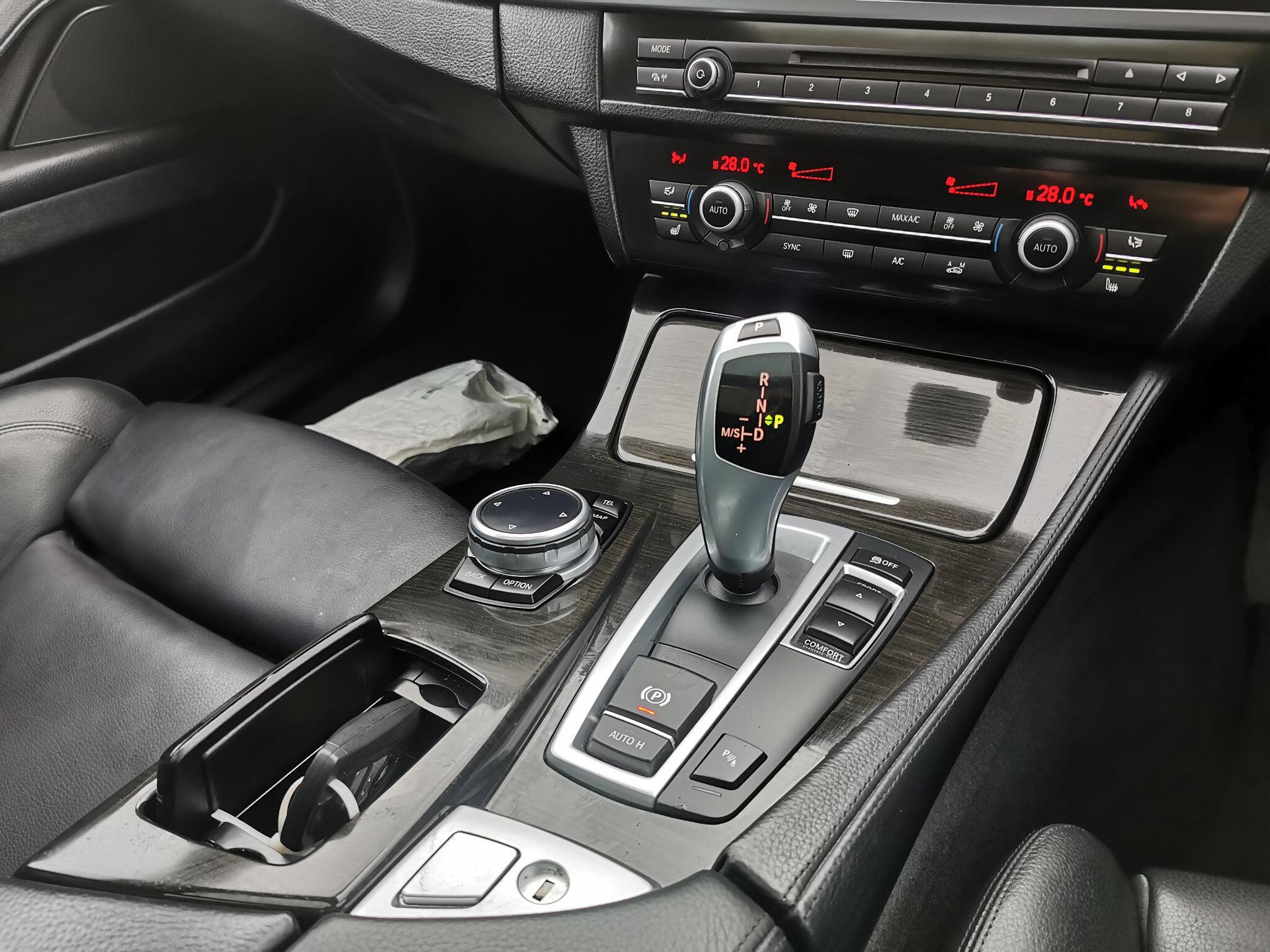 BMW 5 Series view 16