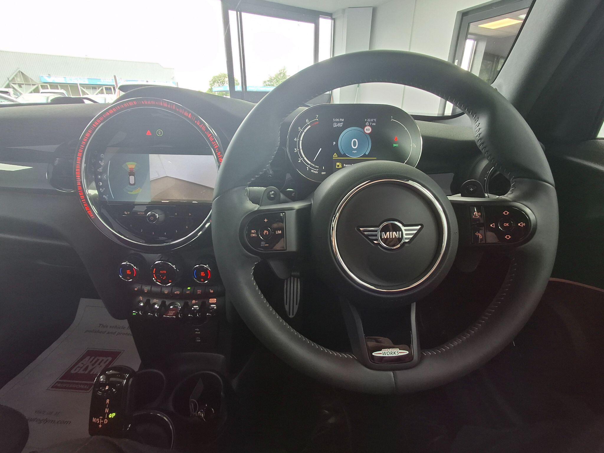Mini Hatch view 6