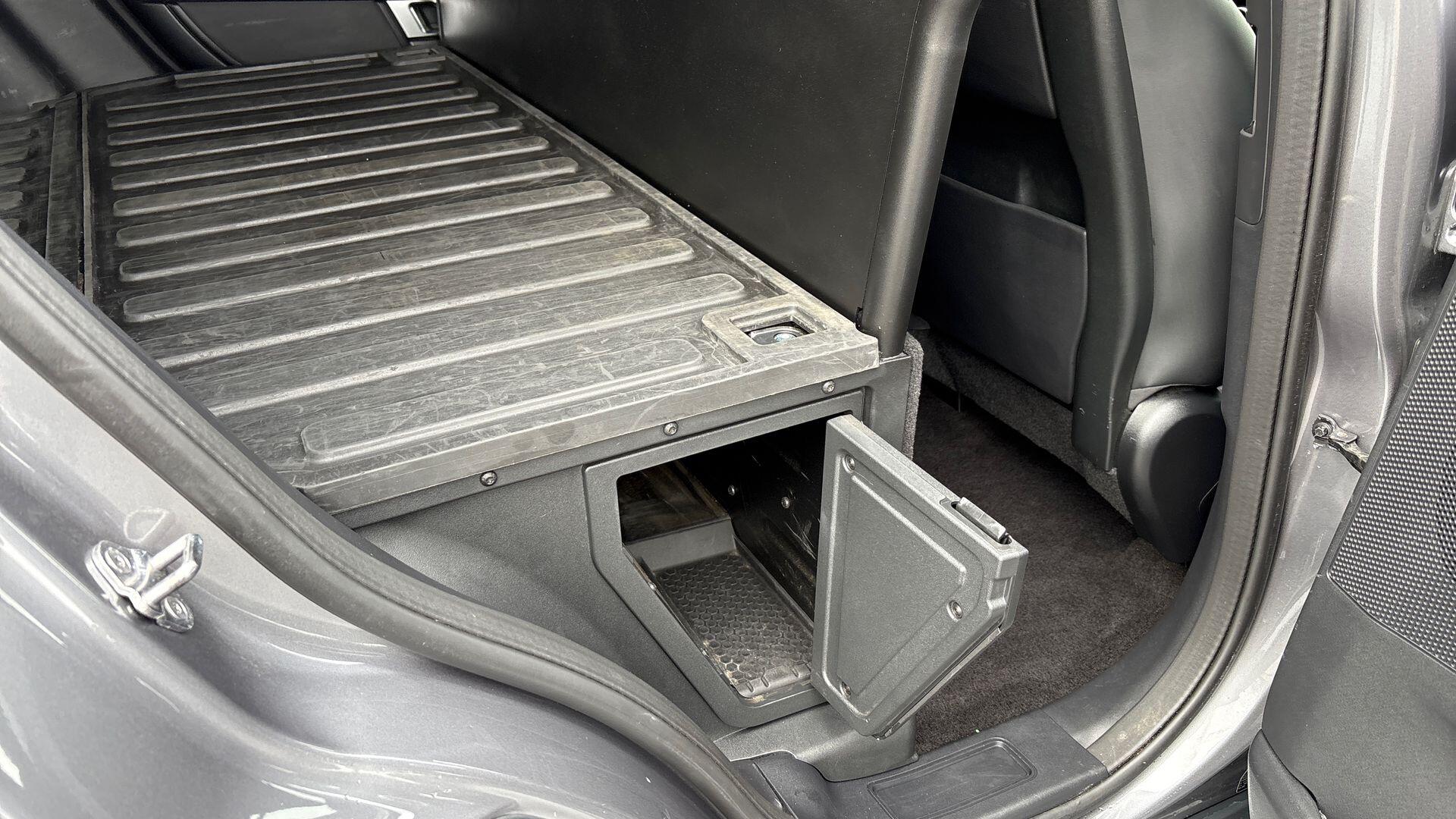 Land Rover Discovery view 24