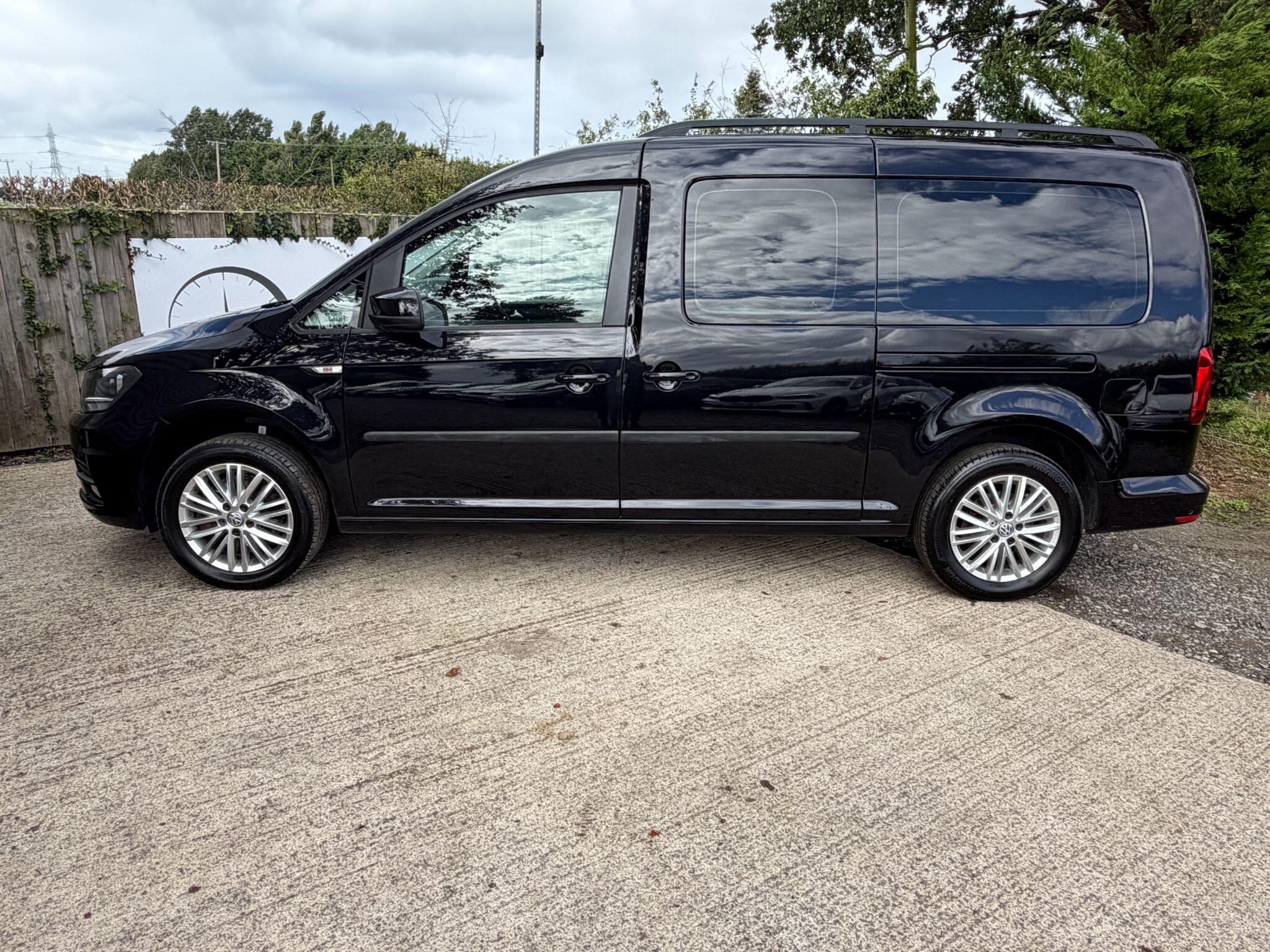 Volkswagen Caddy Maxi Life view 4