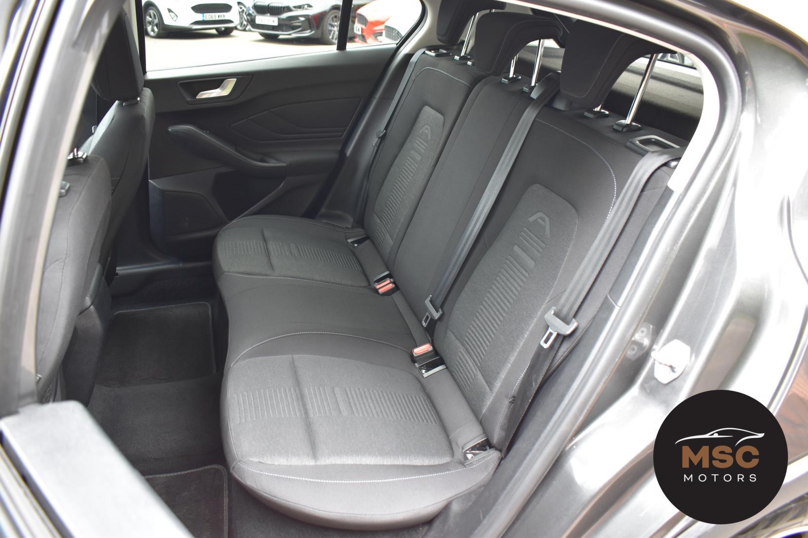 Ford Focus view 39