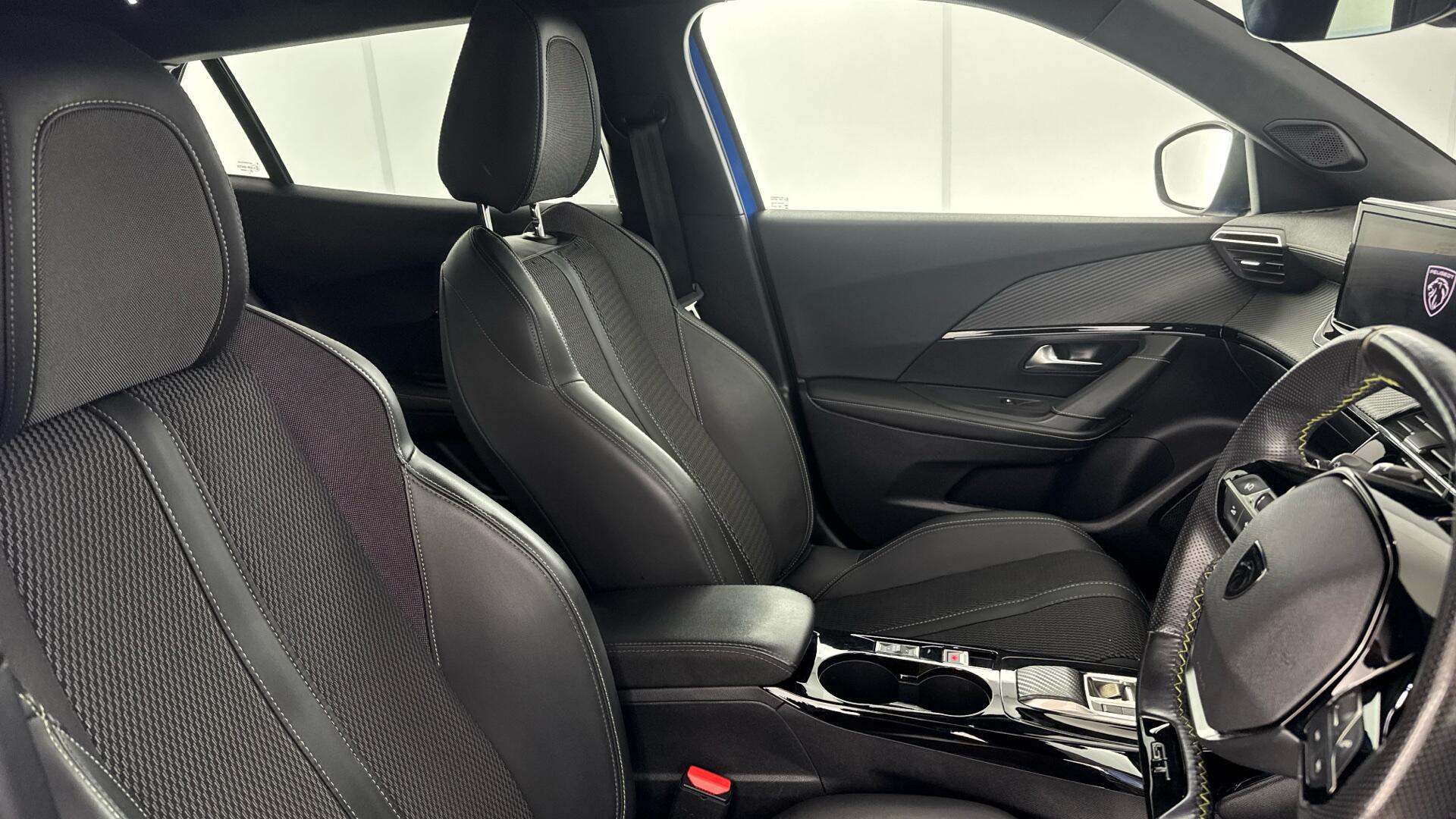 Peugeot 2008 view 16