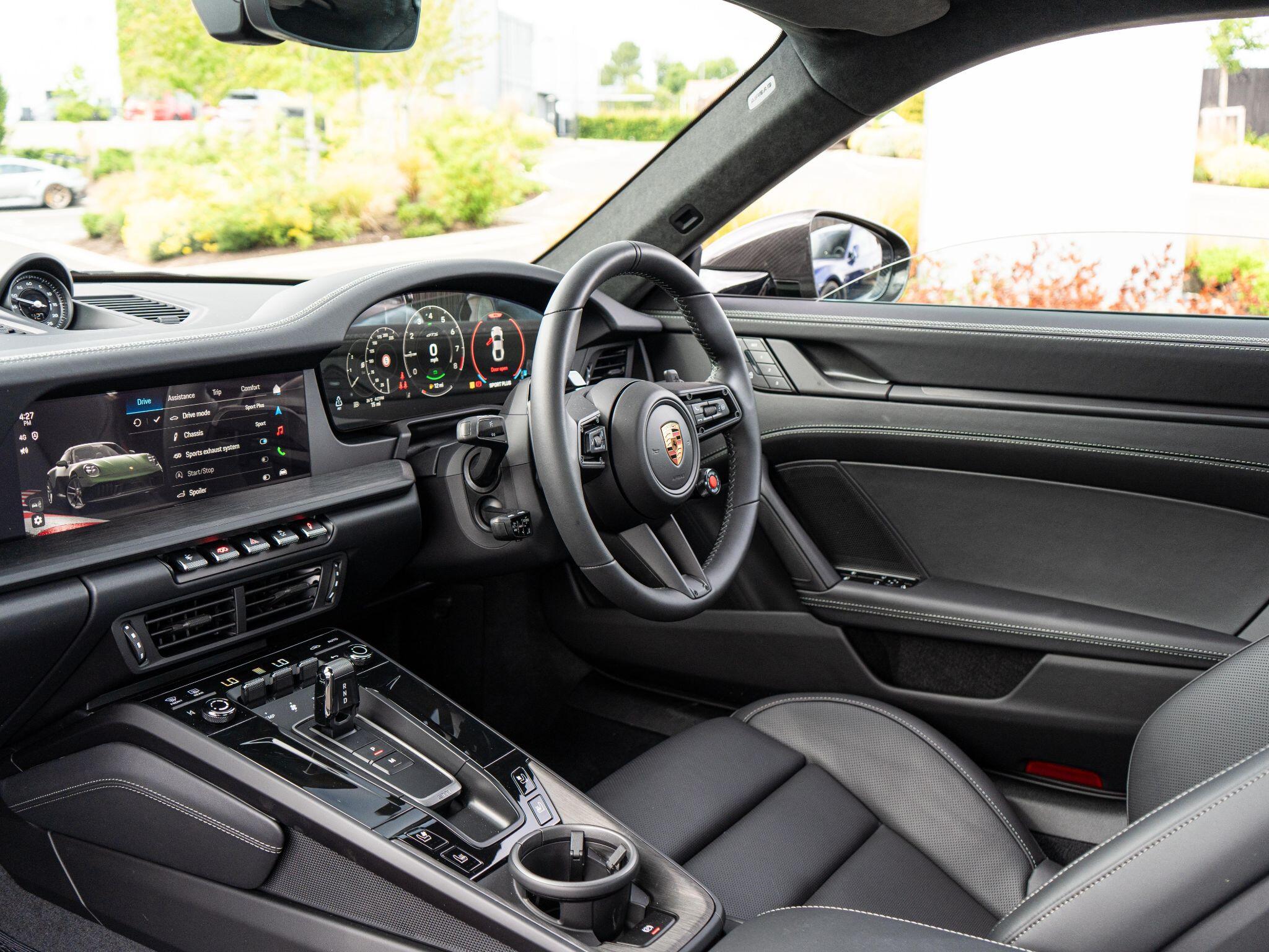 Porsche 911 view 31
