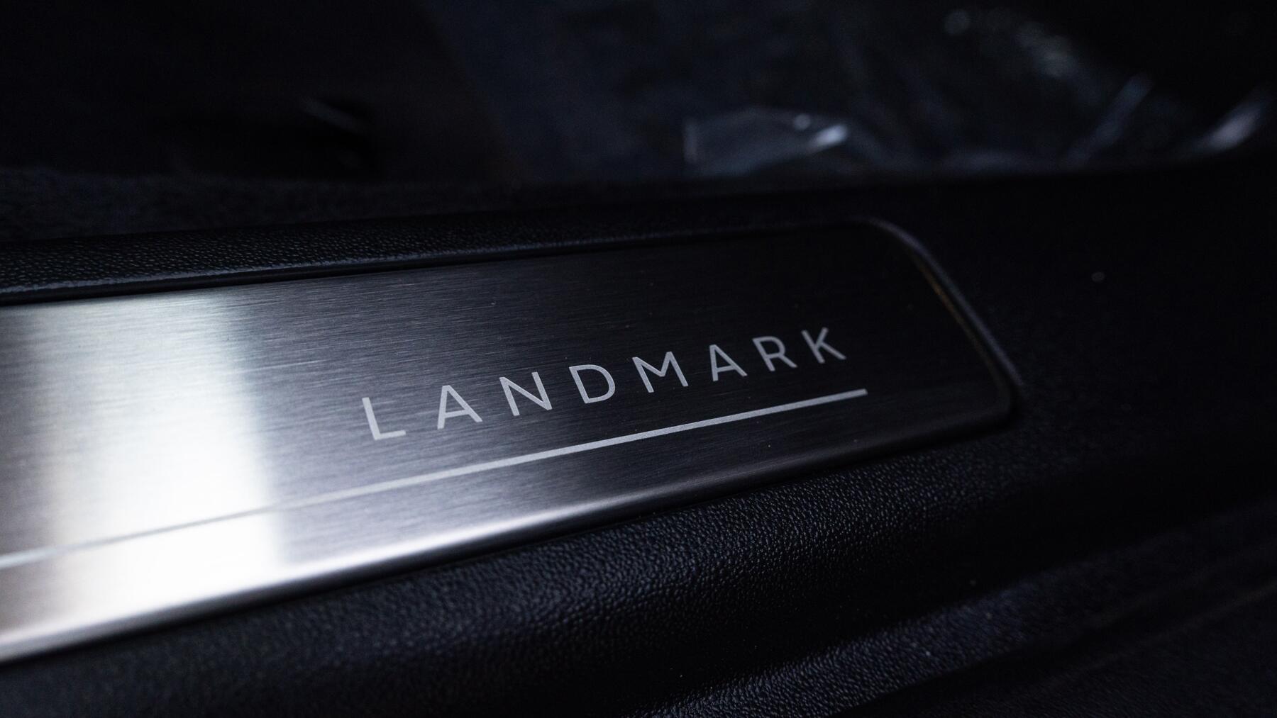 Land Rover Discovery Sport view 76