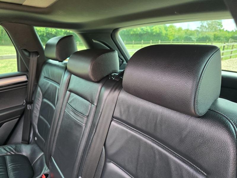 2015 Volkswagen Touareg image 30