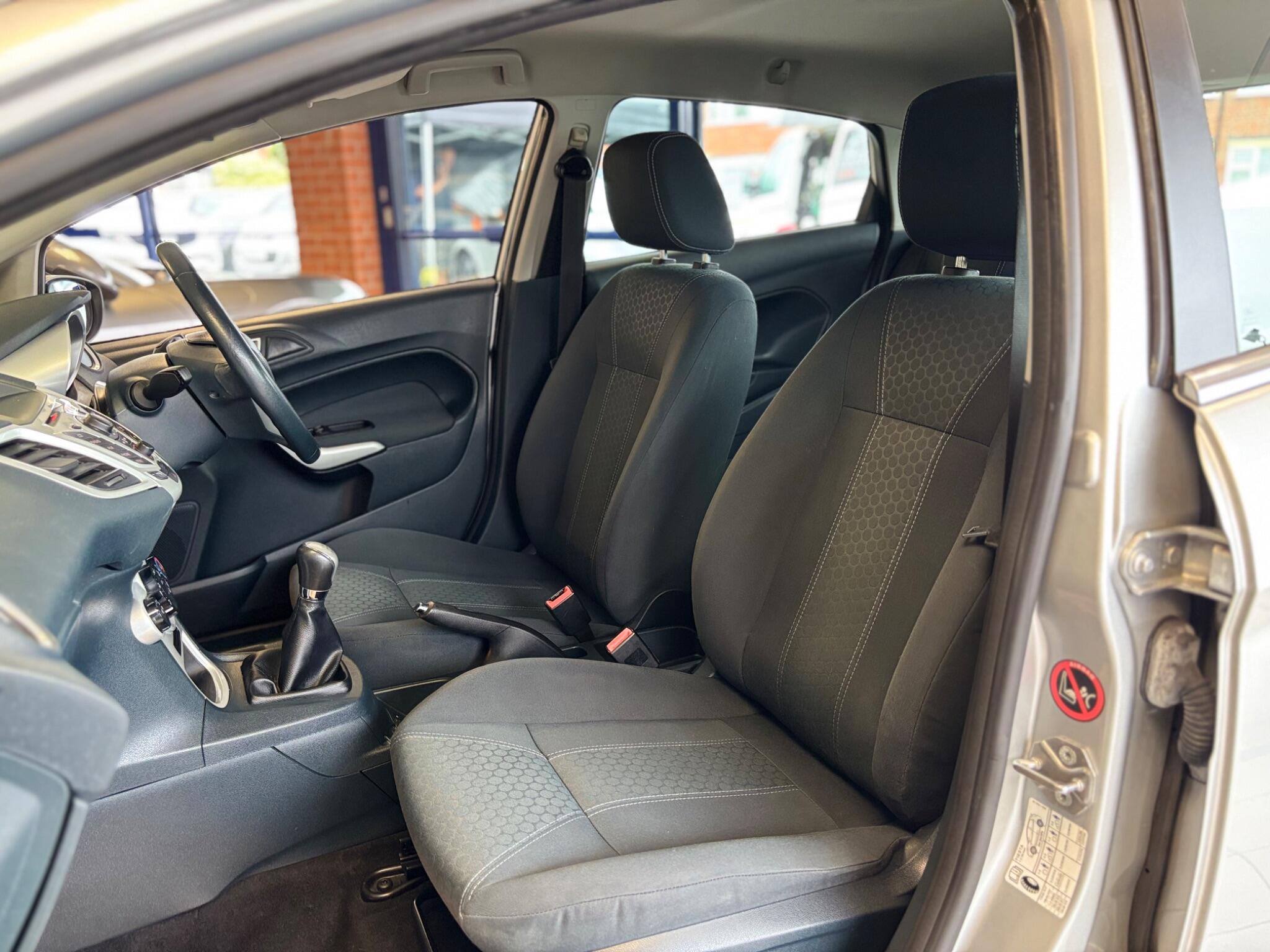 Ford Fiesta view 24
