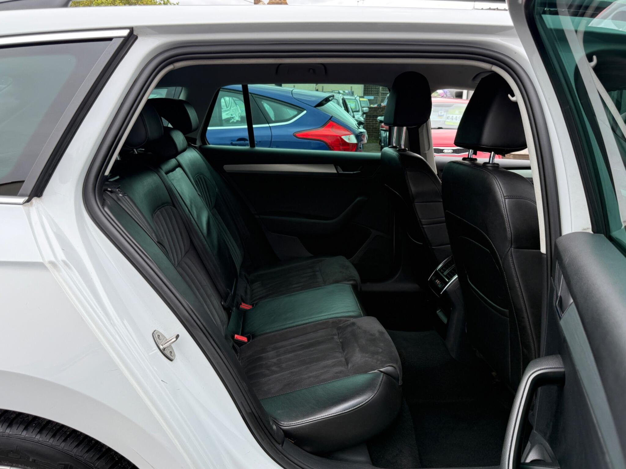 Skoda Superb - Image 35