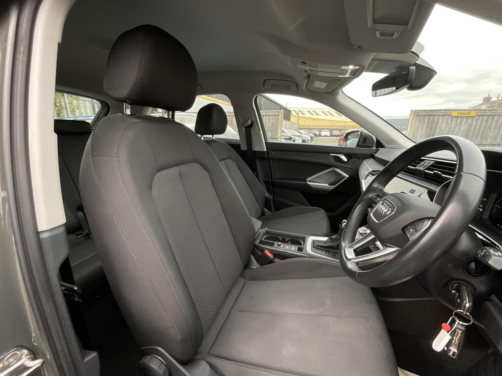 Audi Q3 view 8