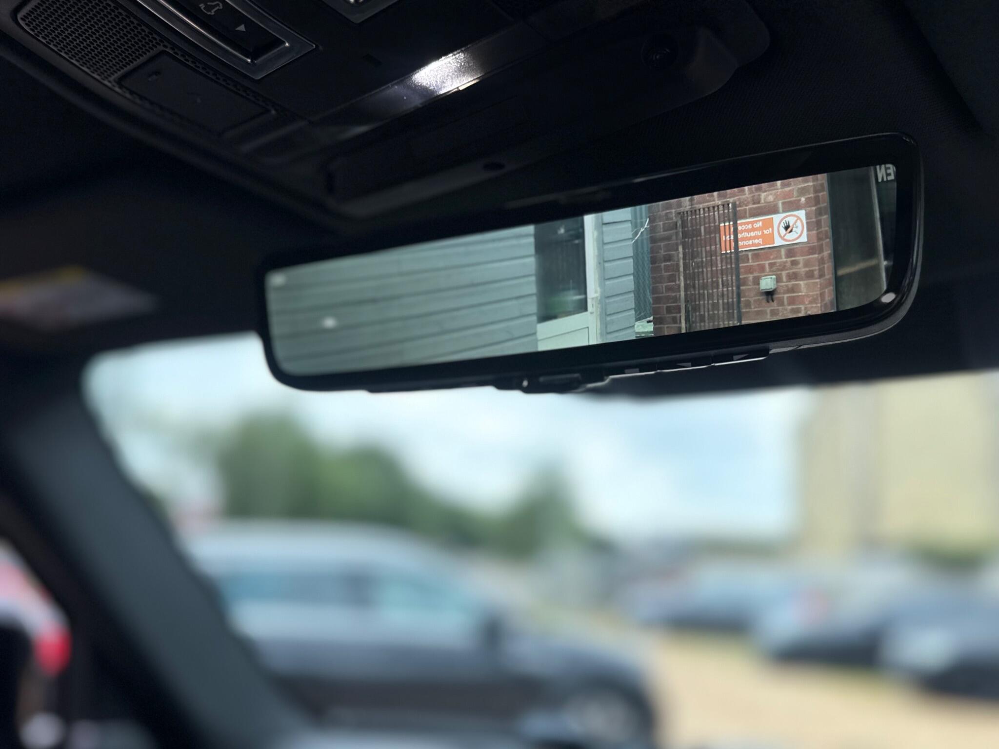 Land Rover Defender 130 view 49