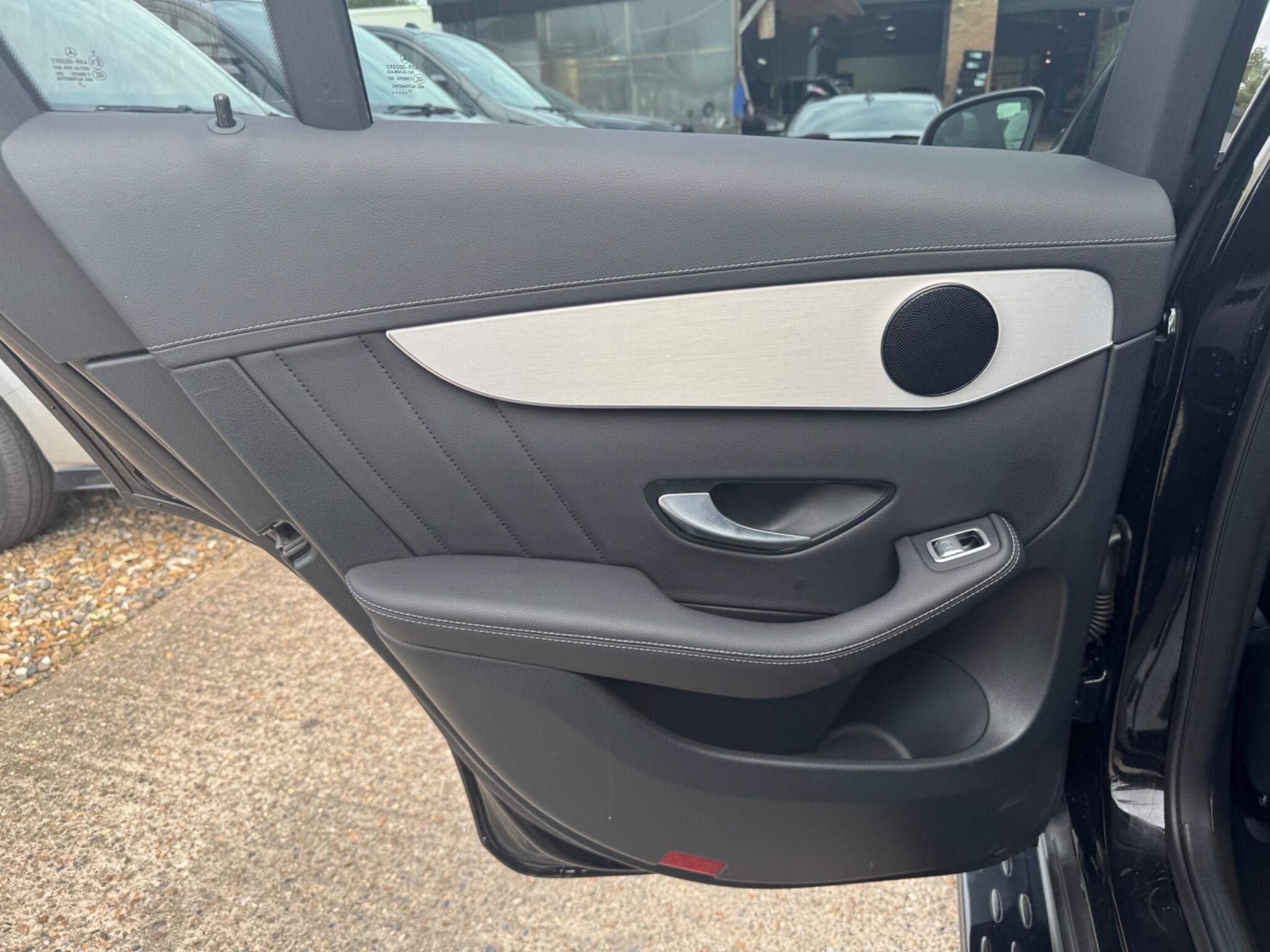 Mercedes-Benz GLC view 38