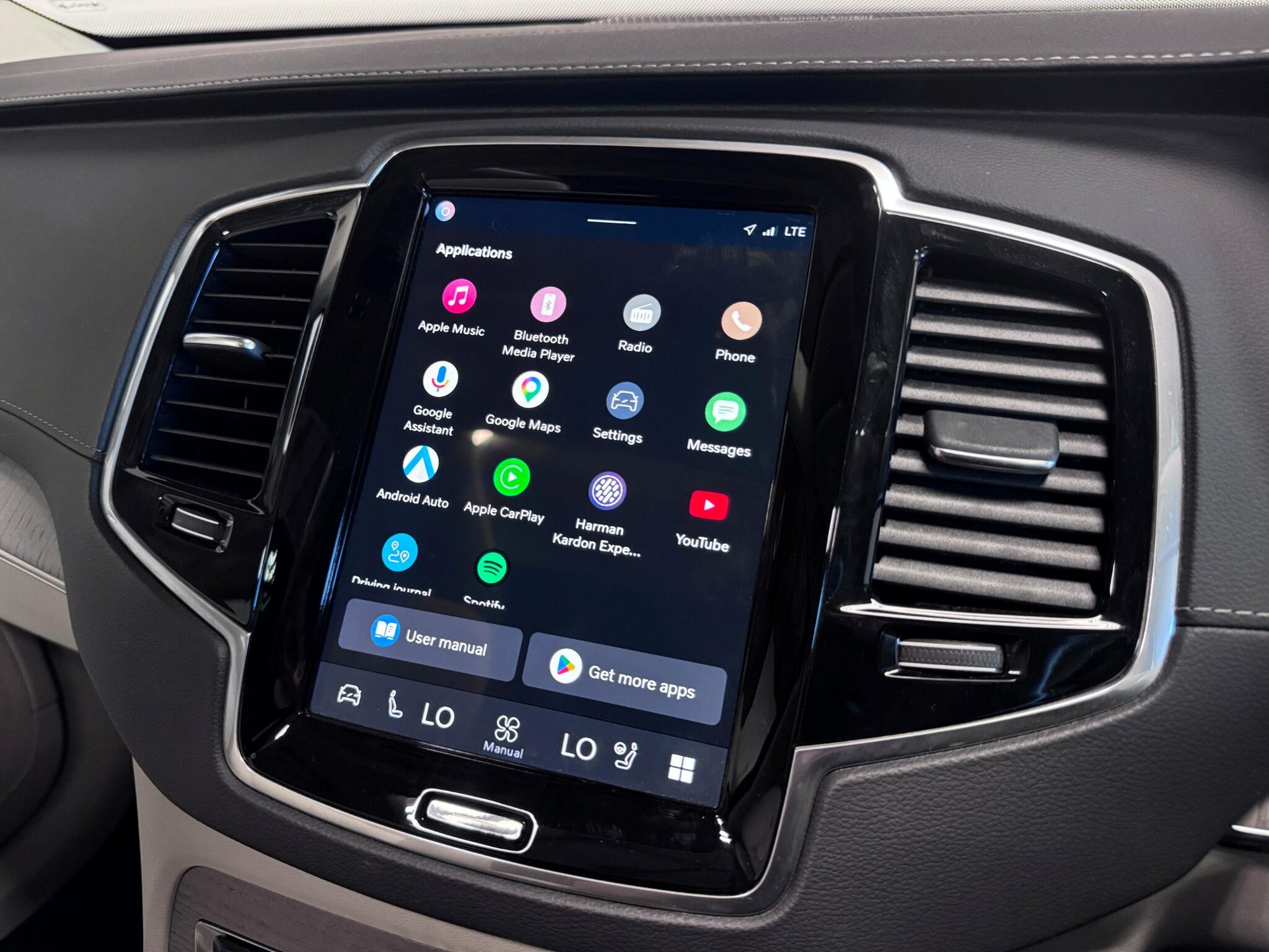 Volvo XC90 view 12
