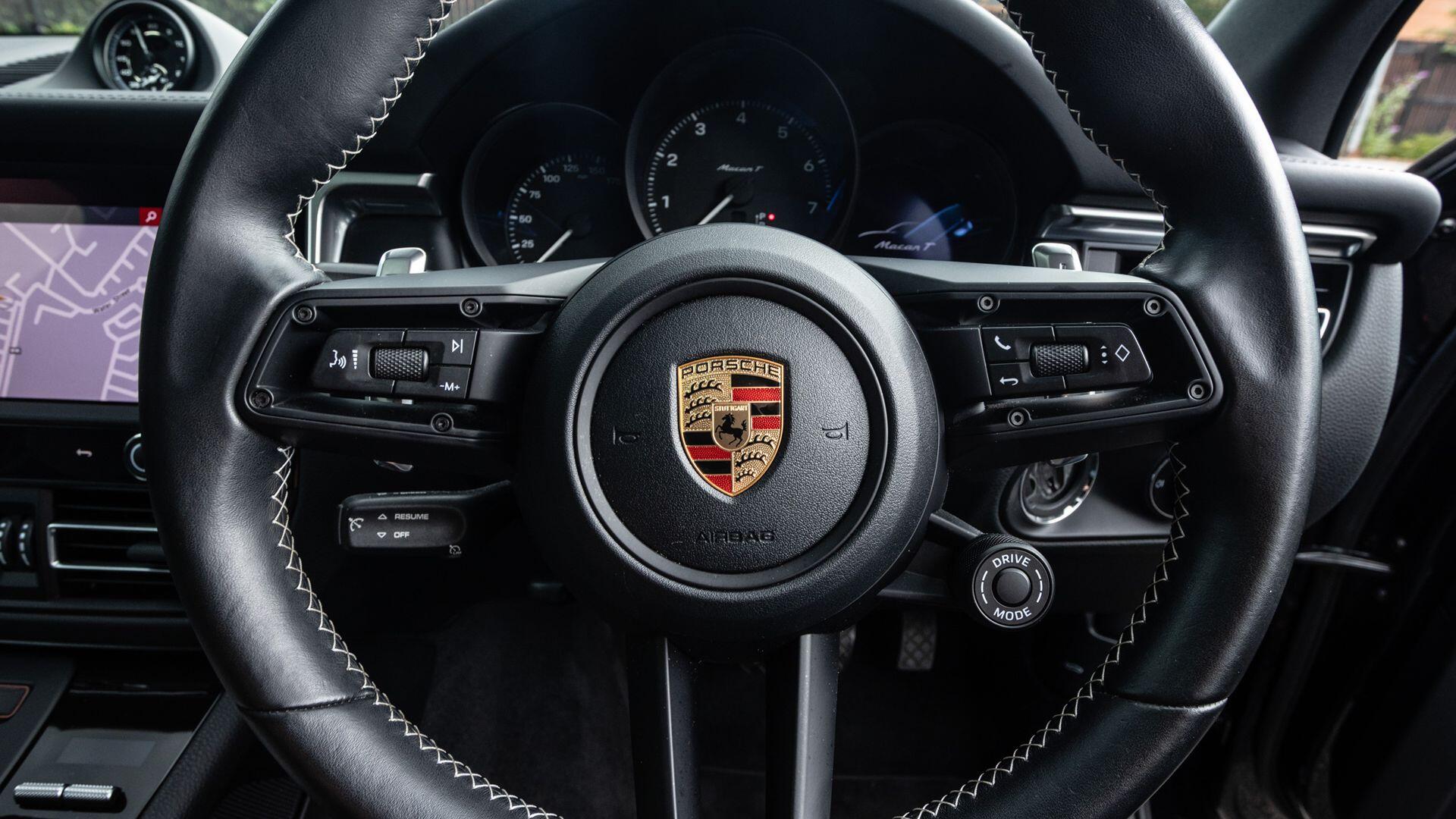 Porsche Macan view 22