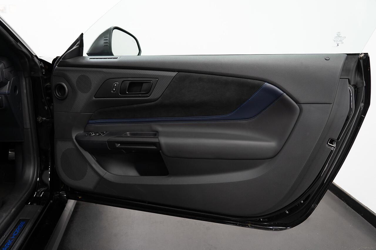 Ford Mustang view 16