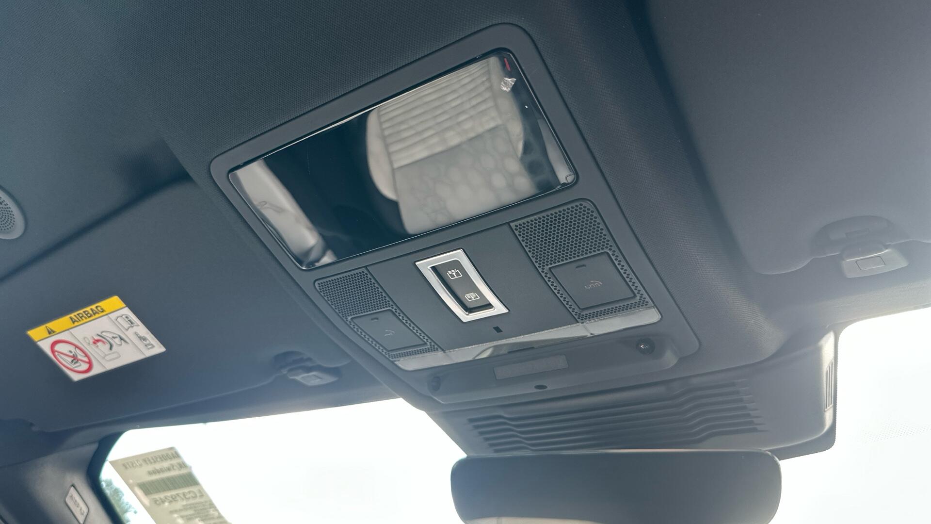 Land Rover Discovery Sport view 61