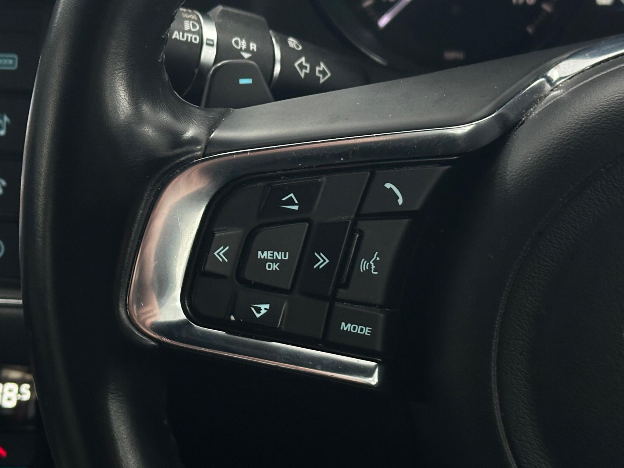 Jaguar XF view 29