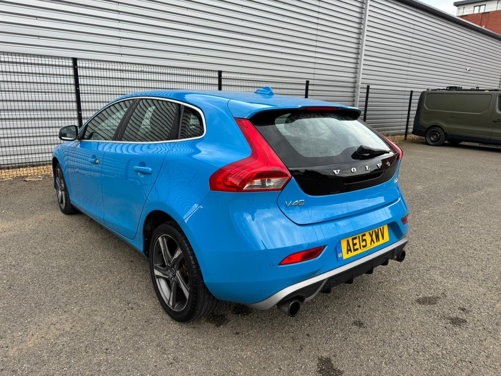 Volvo V40 view 3